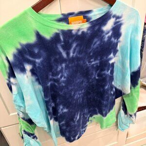WISPR blue/green tie-dye top with flair